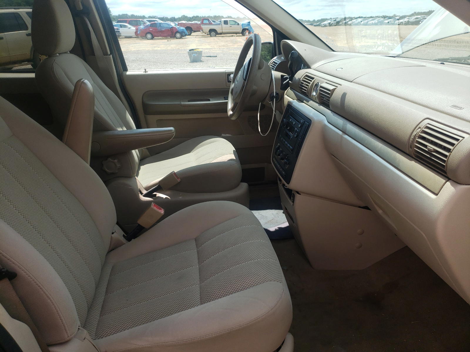 Photo 5 from auction – 2004 MERCURY MONTEREY with VIN 2MRZA20214BJ15564