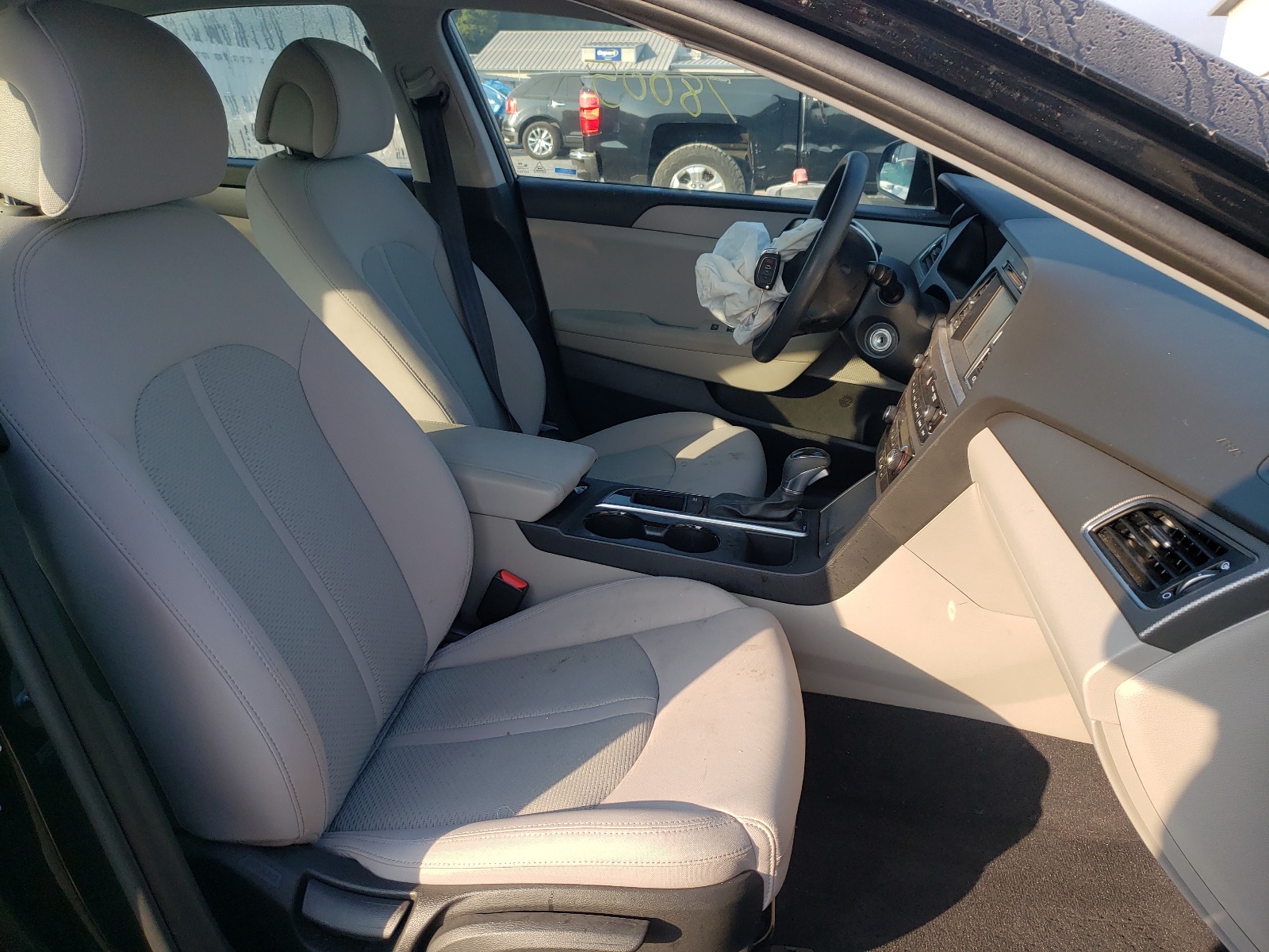 Photo 5 from auction – 2016 HYUNDAI SONATA SE with VIN 5NPE24AF2GH351497
