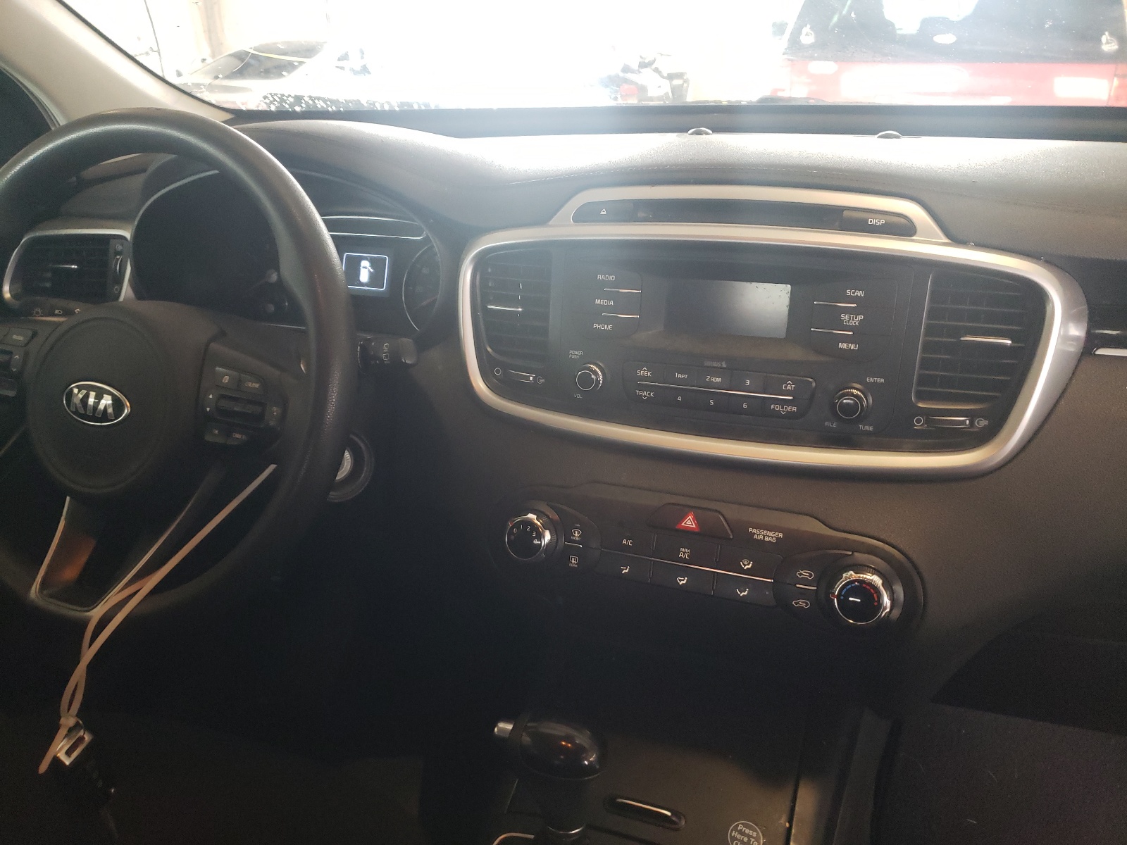 Photo 9 from auction – 2016 KIA SORENTO LX with VIN 5XYPG4A39GG124606