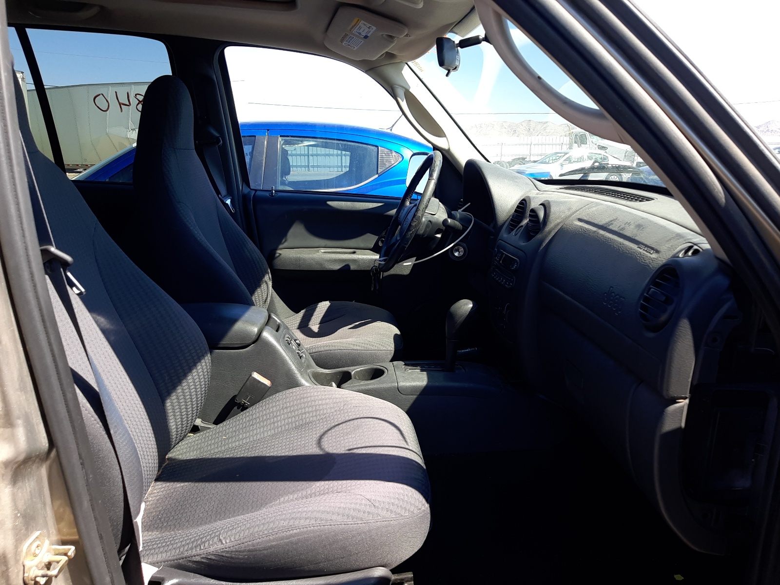 Photo 5 from auction – 2003 JEEP LIBERTY SP with VIN 1J4GL48K83W661922