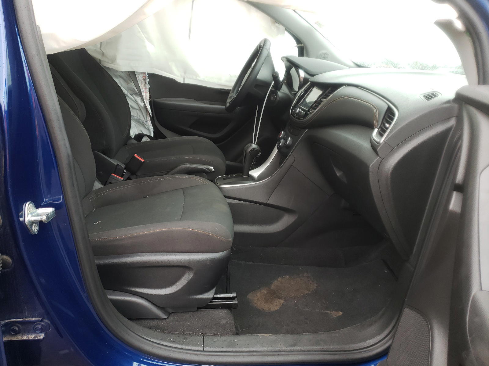 Photo 5 from auction – 2017 CHEVROLET TRAX LS with VIN 3GNCJNSB6HL174117