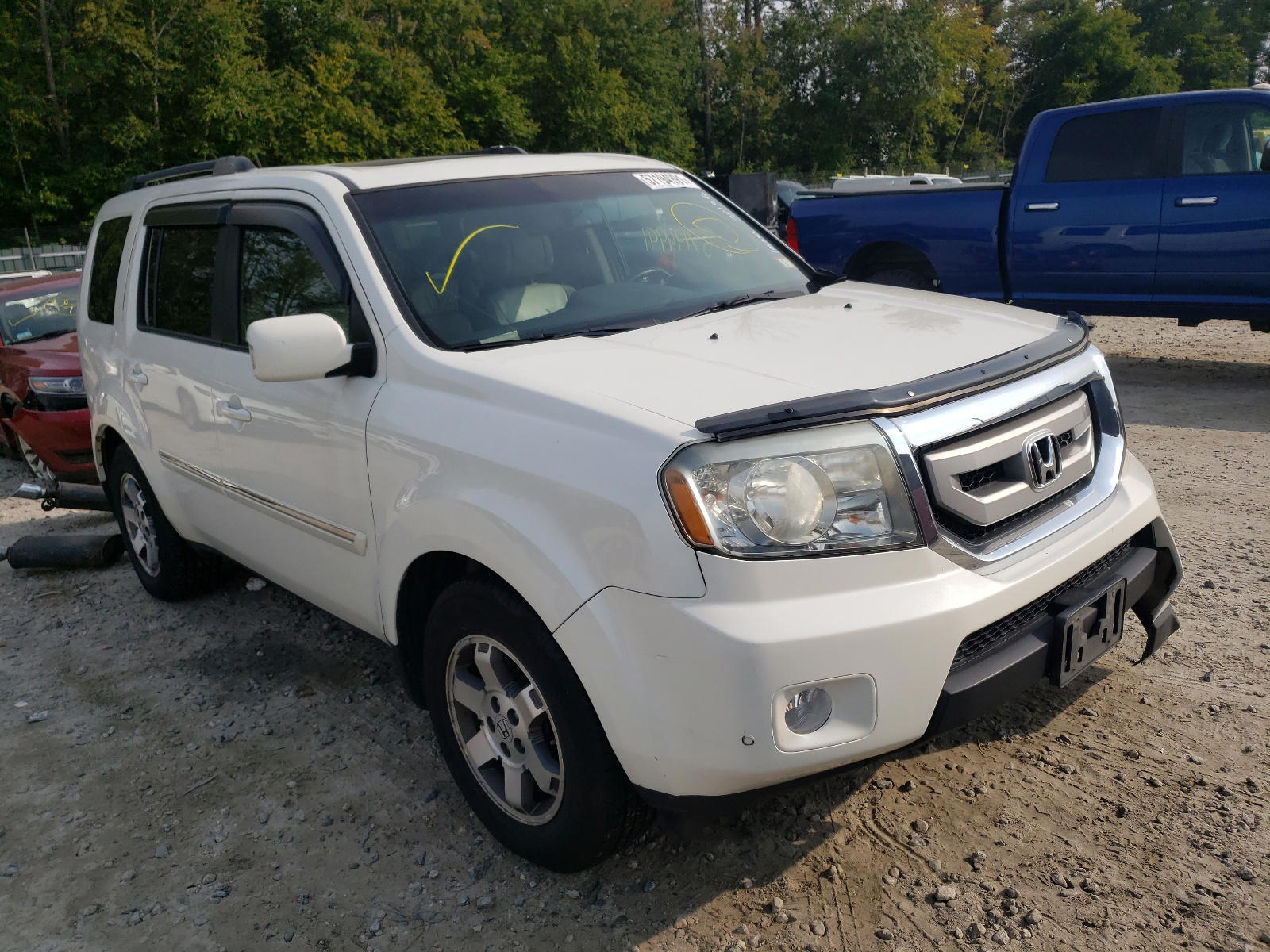 HONDA PILOT TOUR 2011 with VIN 5FNYF4H95BB086812 - Photo from auction