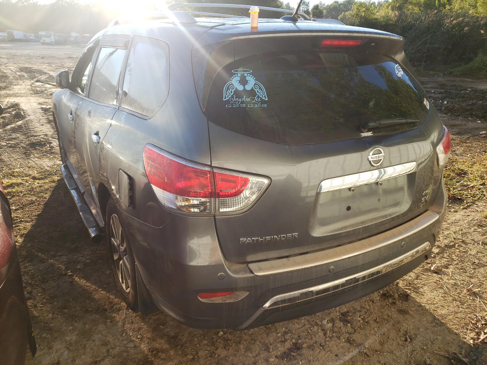 Photo 3 from auction – 2015 NISSAN PATHFINDER with VIN 5N1AR2MM2FC635310