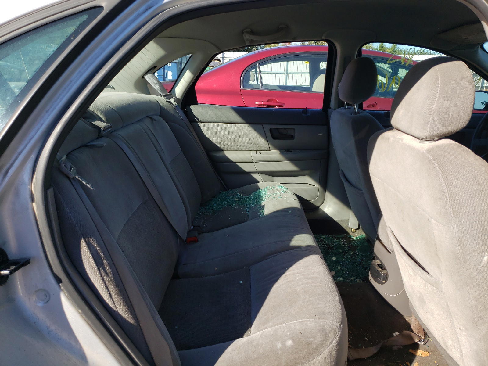 Photo 6 from auction – 2004 FORD TAURUS SE with VIN 1FAFP53U54G196120