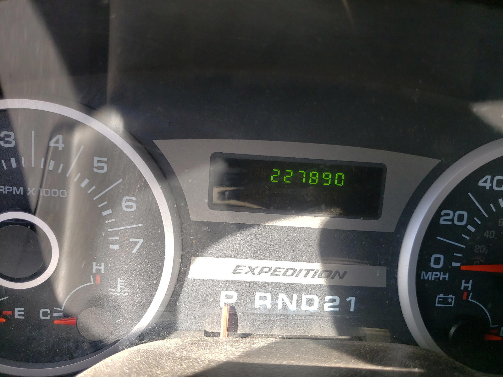 Photo 8 from auction – 2005 FORD EXPEDITION with VIN 1FMPU15585LA53673