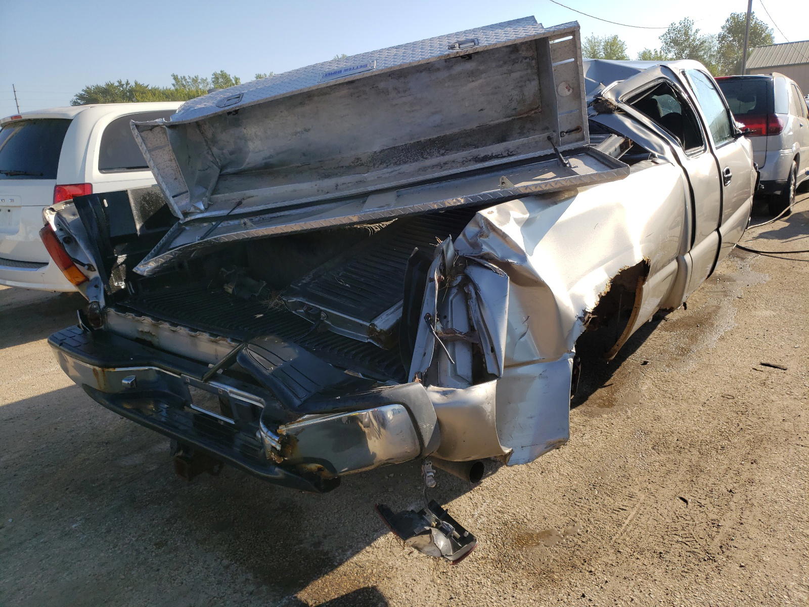 Photo 4 from auction – 2001 CHEVROLET SILVERADO with VIN 1GCEK19T41E140401