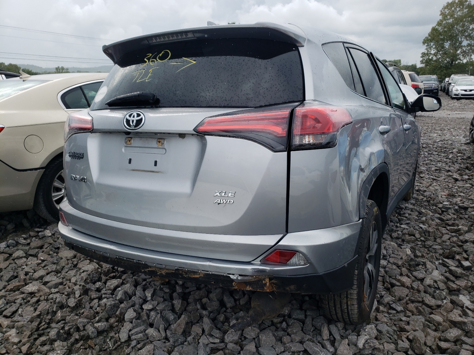 Photo 4 from auction – 2018 TOYOTA RAV4 ADVEN with VIN 2T3RFREV8JW800833