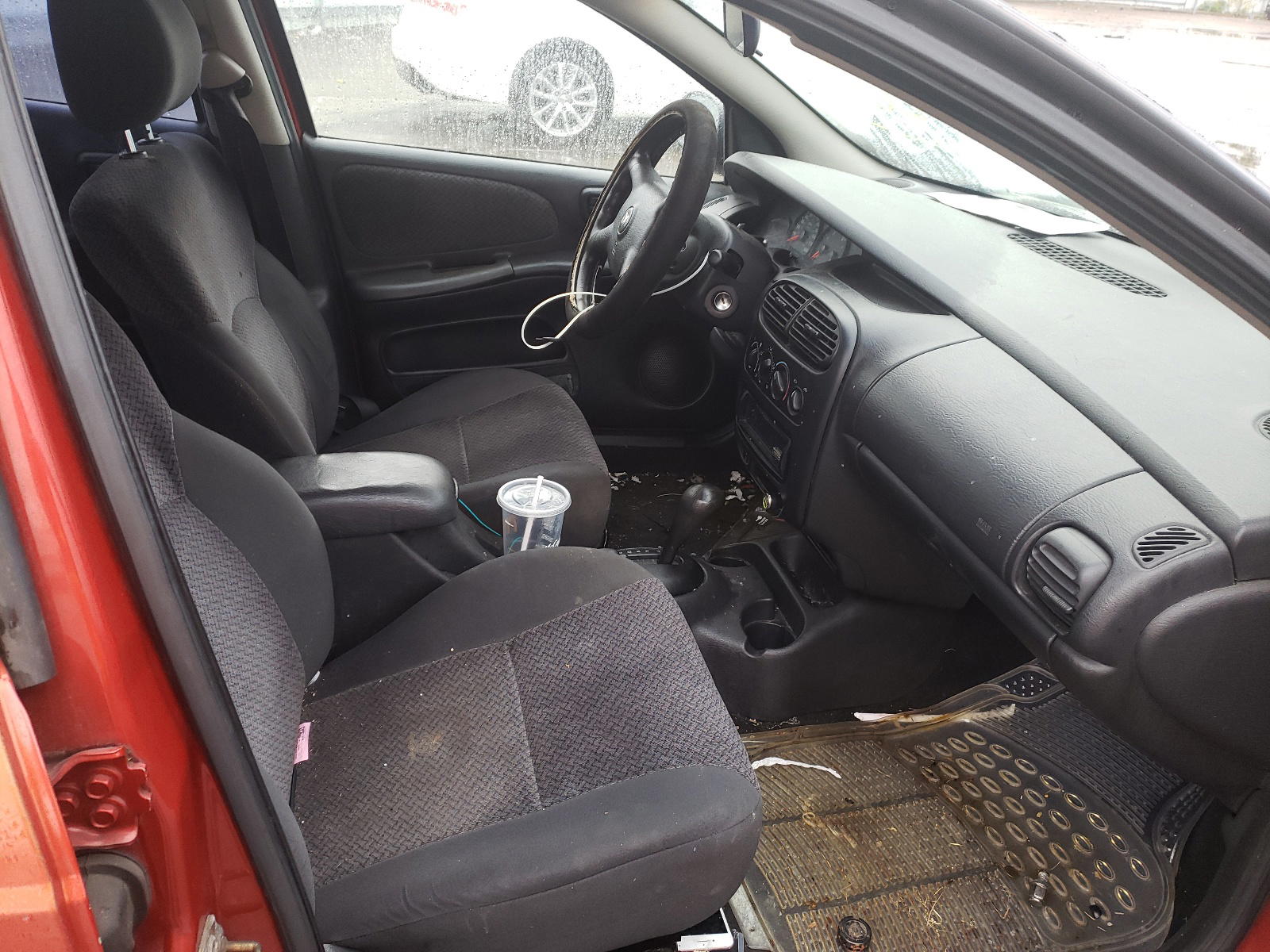 Photo 5 from auction – 2001 DODGE NEON SE with VIN 1B3ES46CX1D289148