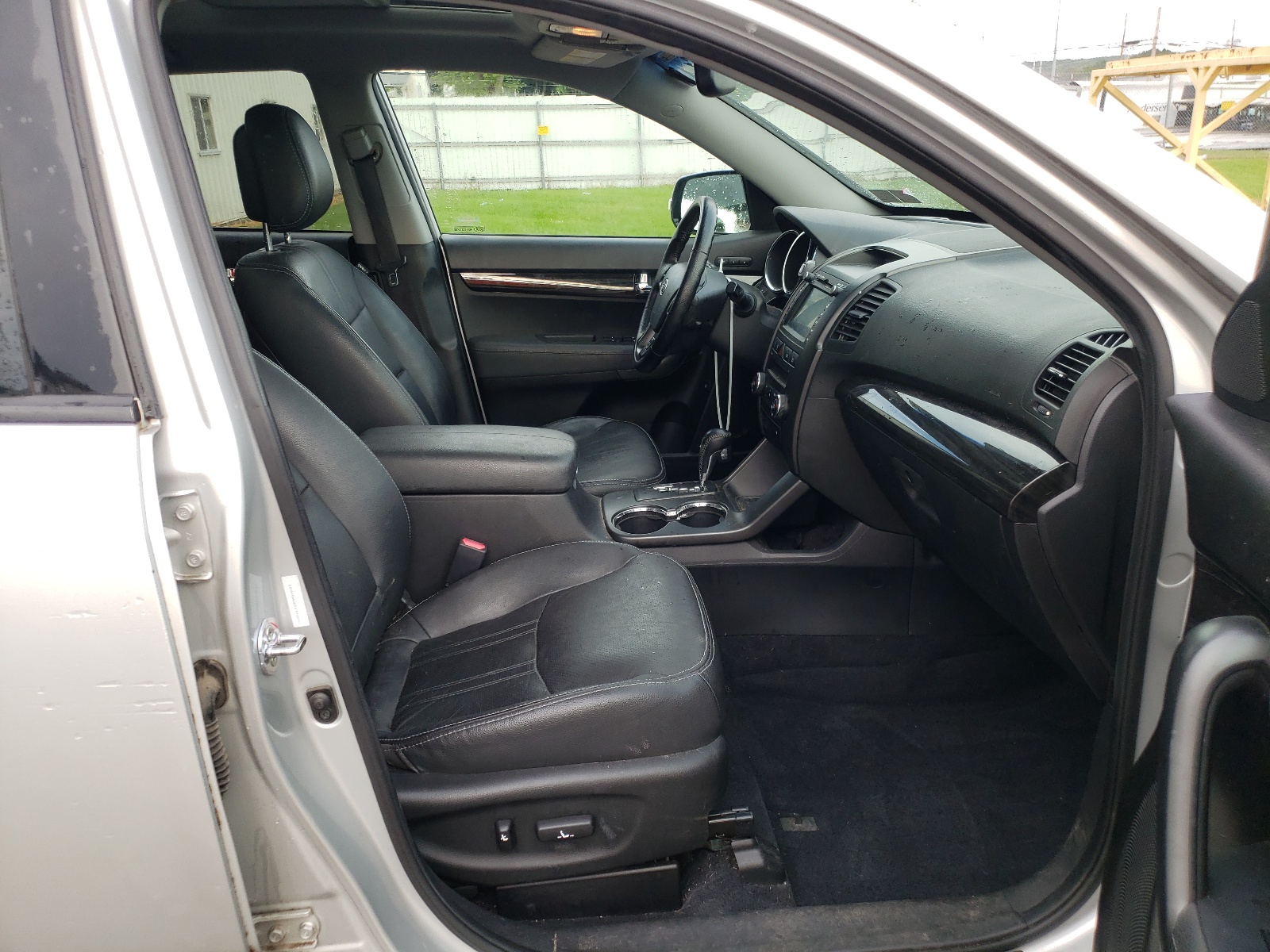 Photo 5 from auction – 2013 KIA SORENTO EX with VIN 5XYKUDA28DG396876