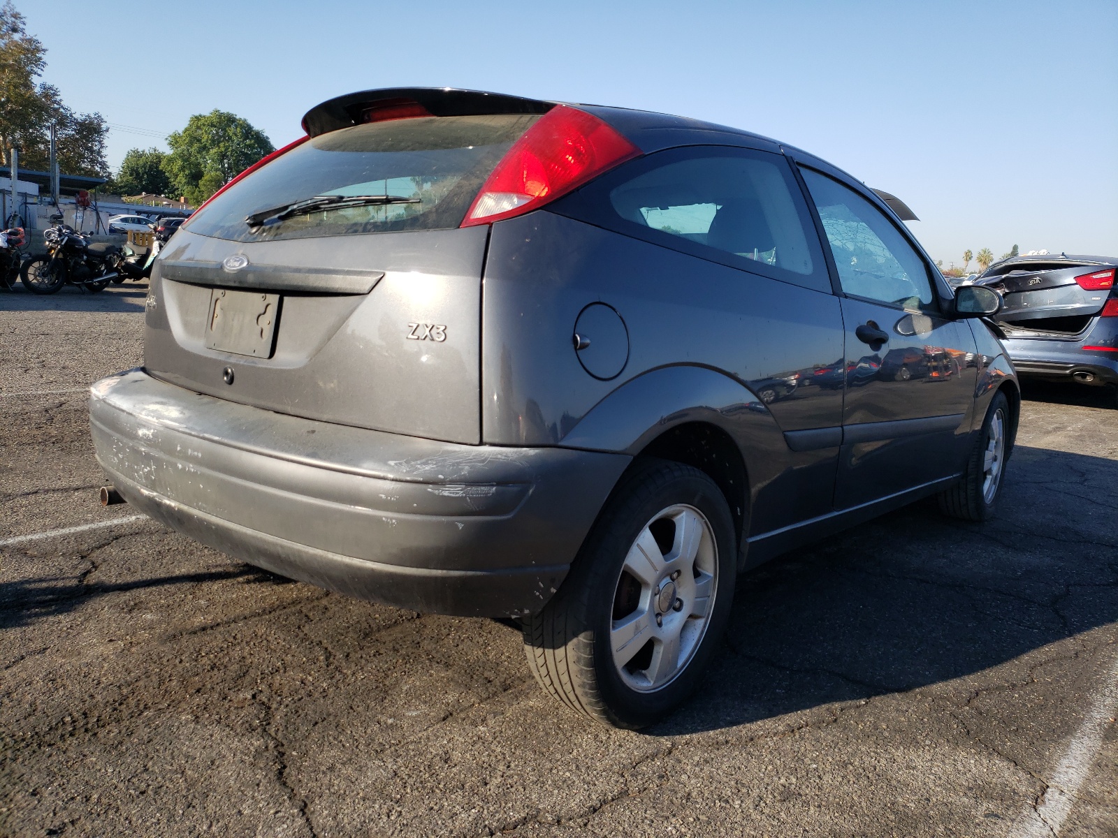 Photo 4 from auction – 2003 FORD FOCUS ZX3 with VIN 3FAFP31303R133075