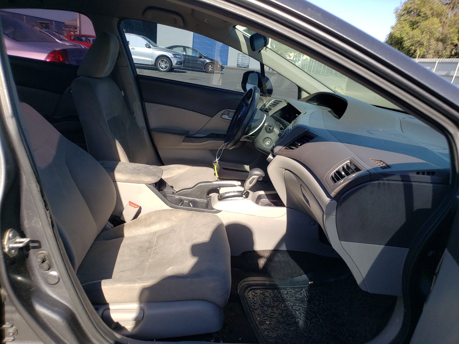 Photo 5 from auction – 2012 HONDA CIVIC LX with VIN 2HGFB2F5XCH332676