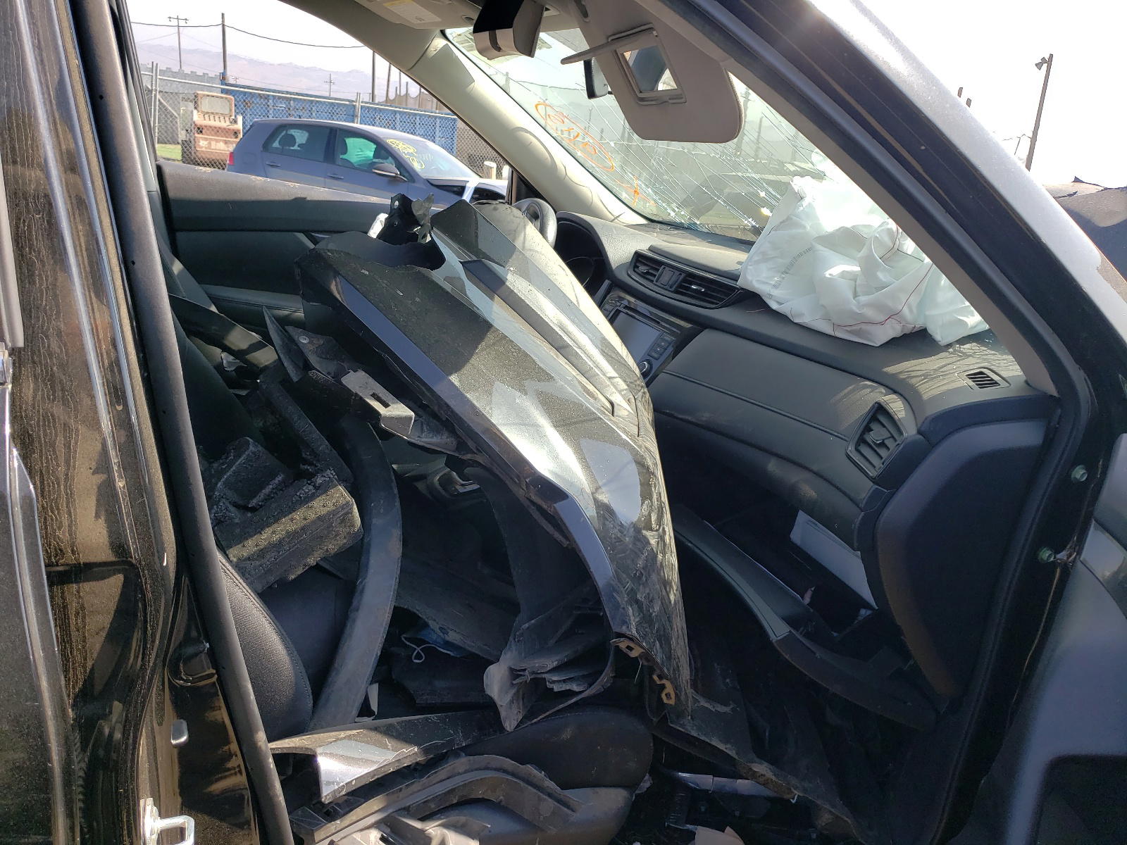 Photo 5 from auction – 2018 NISSAN ROGUE S with VIN KNMAT2MT7JP587348