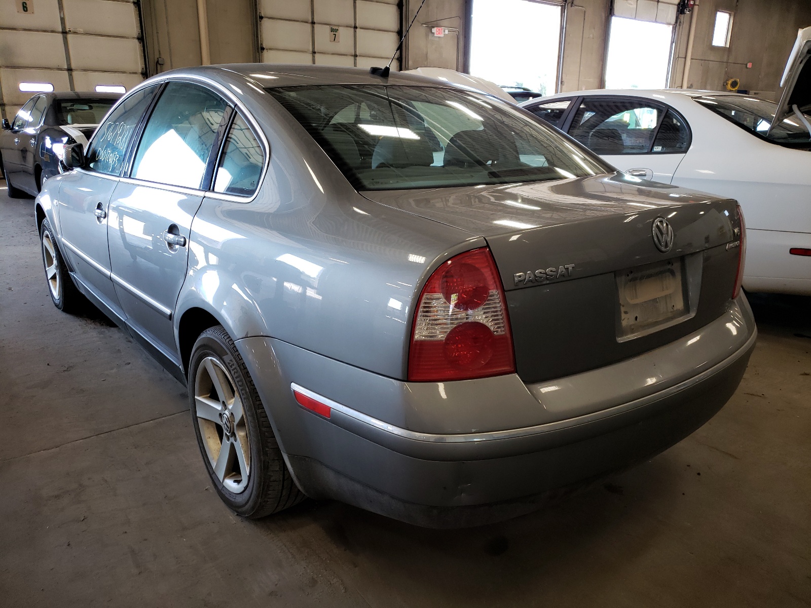 Photo 3 from auction – 2004 VOLKSWAGEN PASSAT GLX with VIN WVWTH63BX4P051203