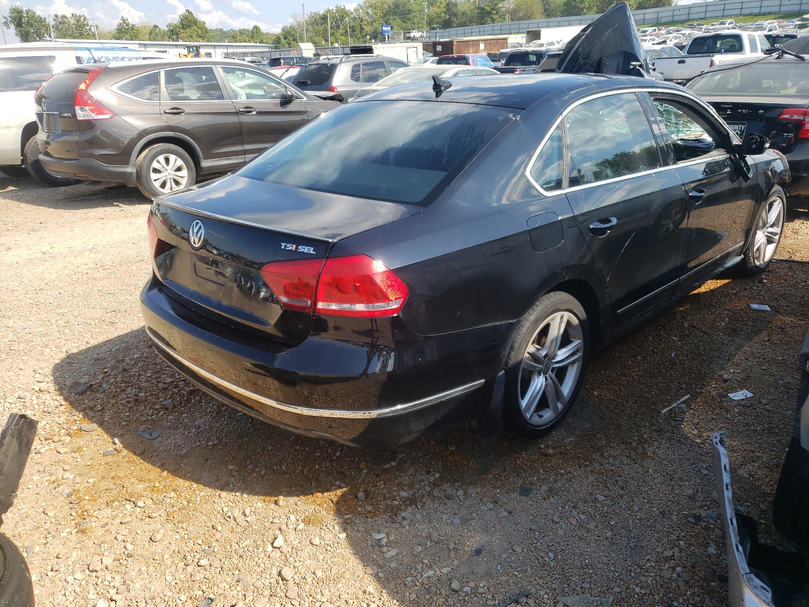 Photo 4 from auction – 2015 VOLKSWAGEN PASSAT SEL with VIN 1VWCT7A38FC035394