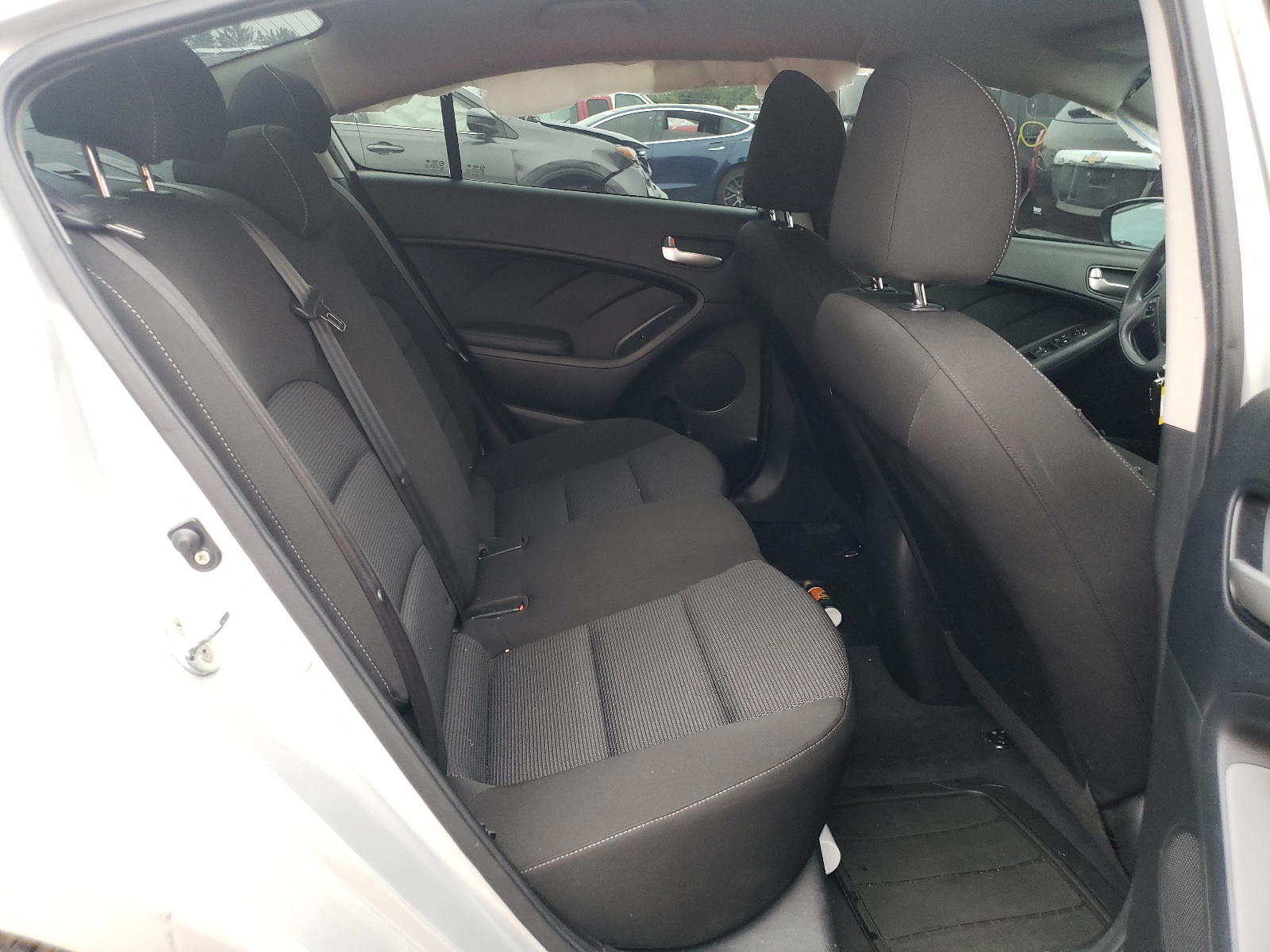 Photo 6 from auction – 2017 KIA FORTE LX with VIN 3KPFK4A75HE020058