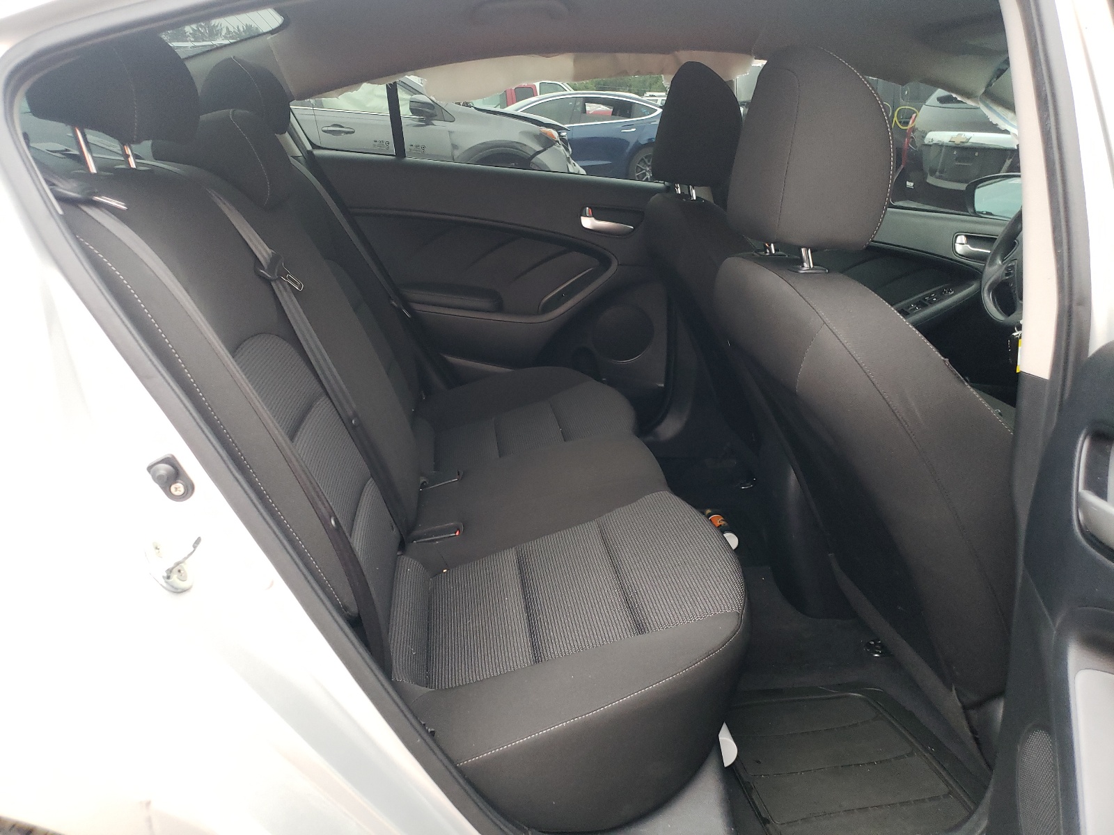 Zdjęcie 6 z aukcji – 2017 KIA FORTE LX z VIN 3KPFK4A75HE020058