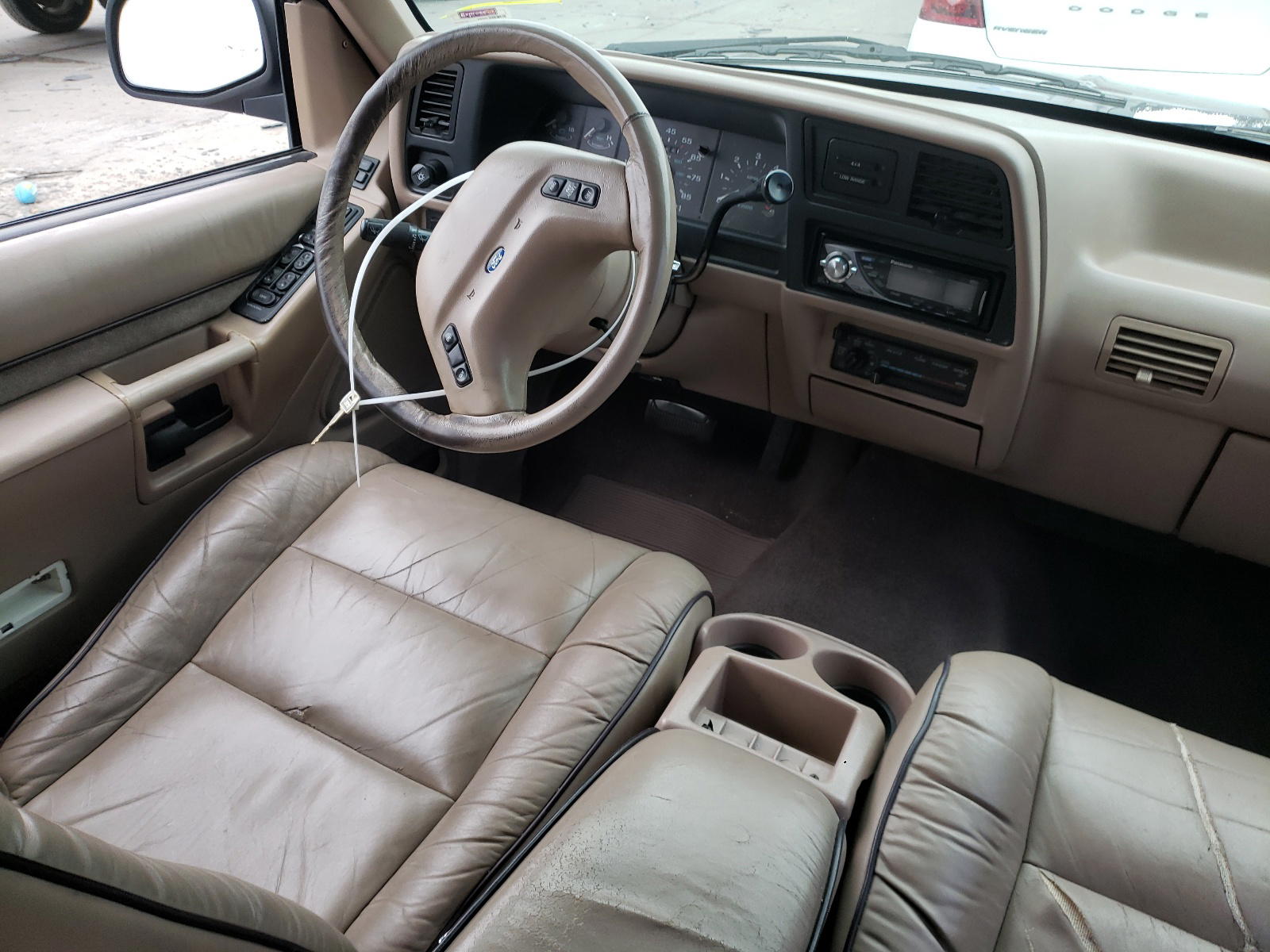 Photo 9 from auction – 1994 FORD EXPLORER with VIN 1FMDU34X7RUD03194