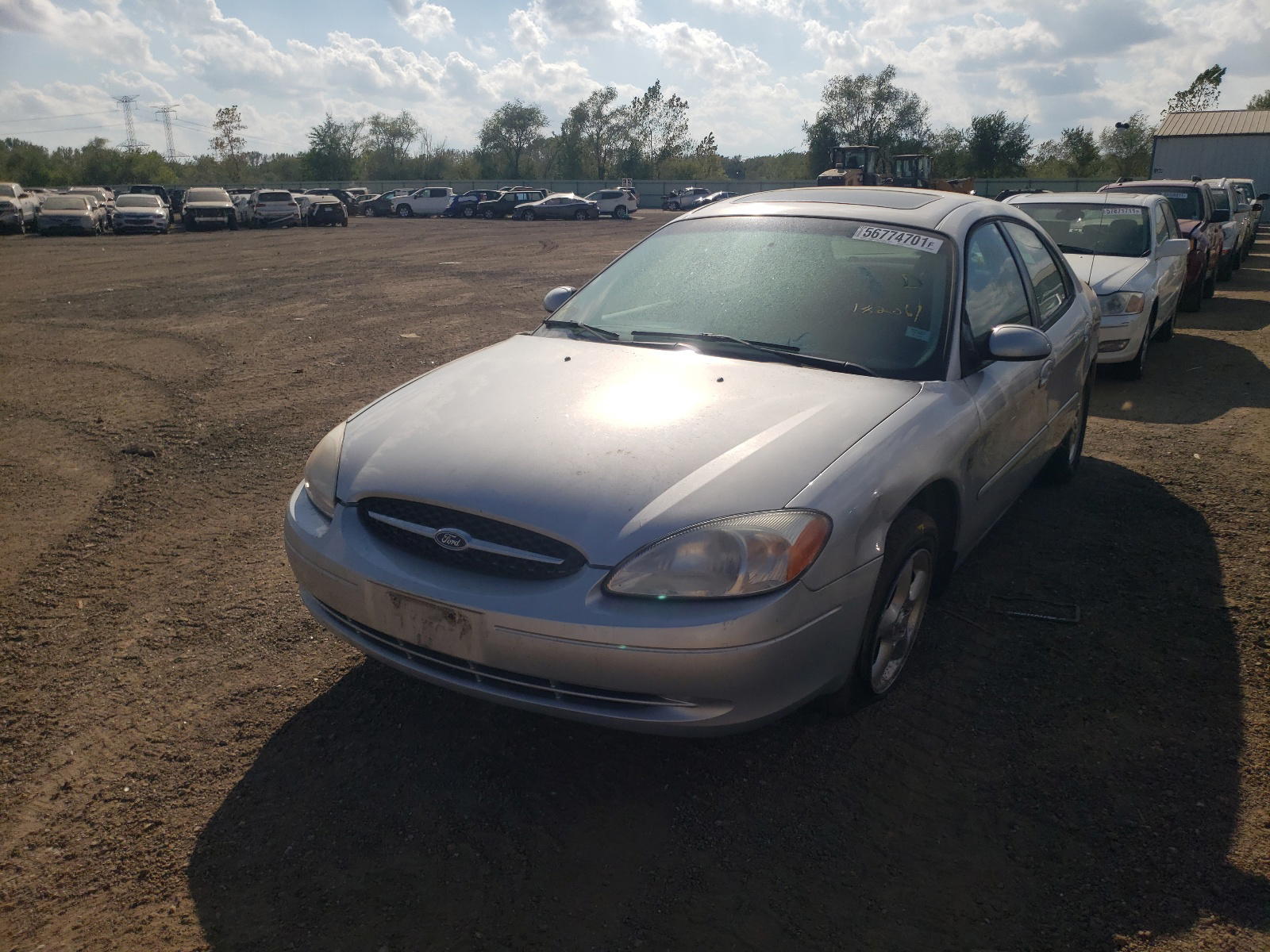 Photo 2 from auction – 2000 FORD TAURUS SES with VIN 1FAFP55S5YA182061