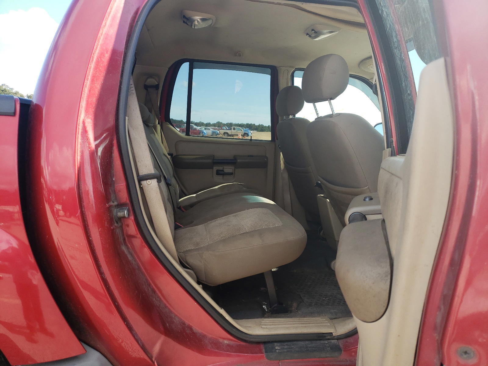 Photo 6 from auction – 2005 FORD EXPLORER S with VIN 1FMZU67K35UA39182