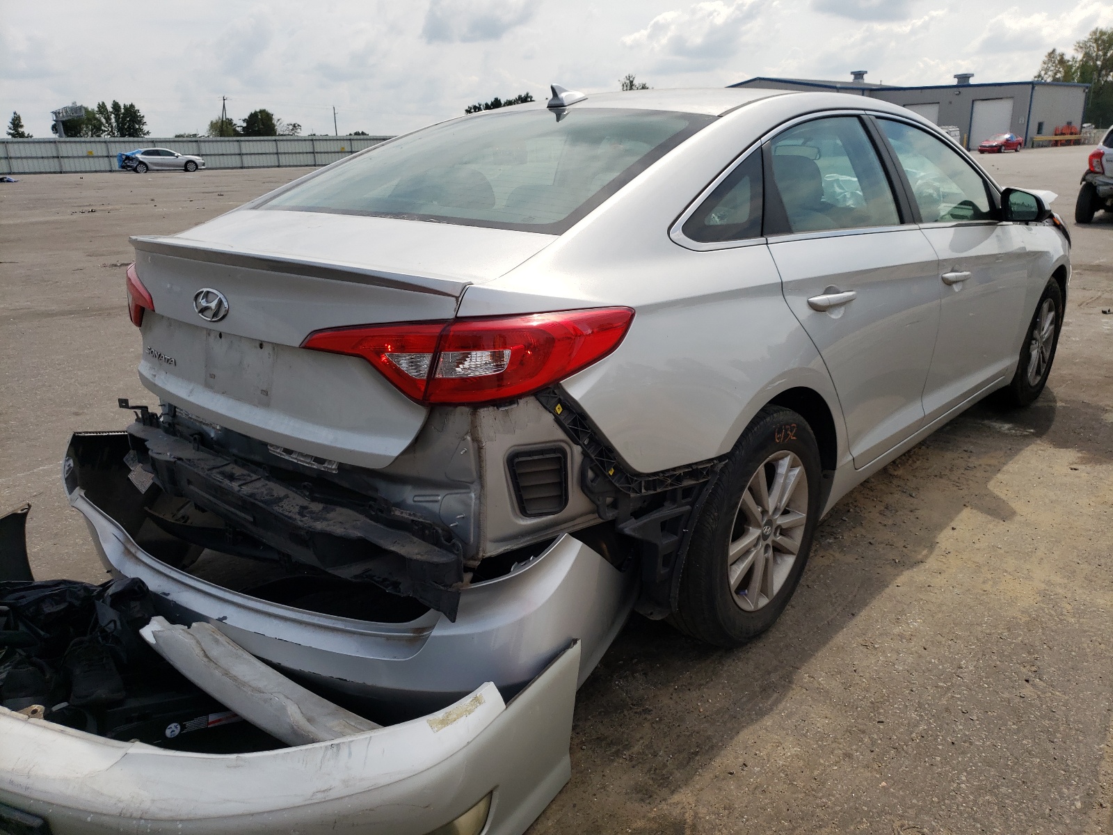 Photo 4 from auction – 2017 HYUNDAI SONATA SE with VIN 5NPE24AF4HH547071