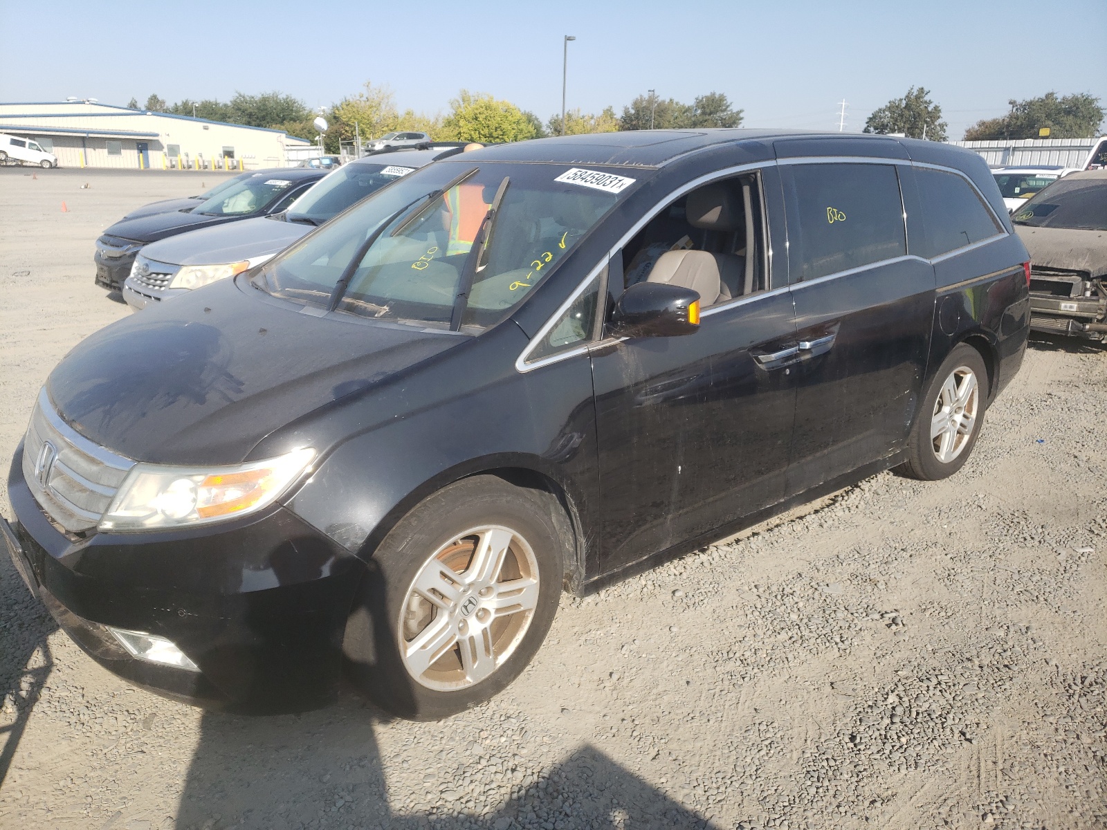 Photo 2 from auction – 2011 HONDA ODYSSEY TO with VIN 5FNRL5H93BB057246