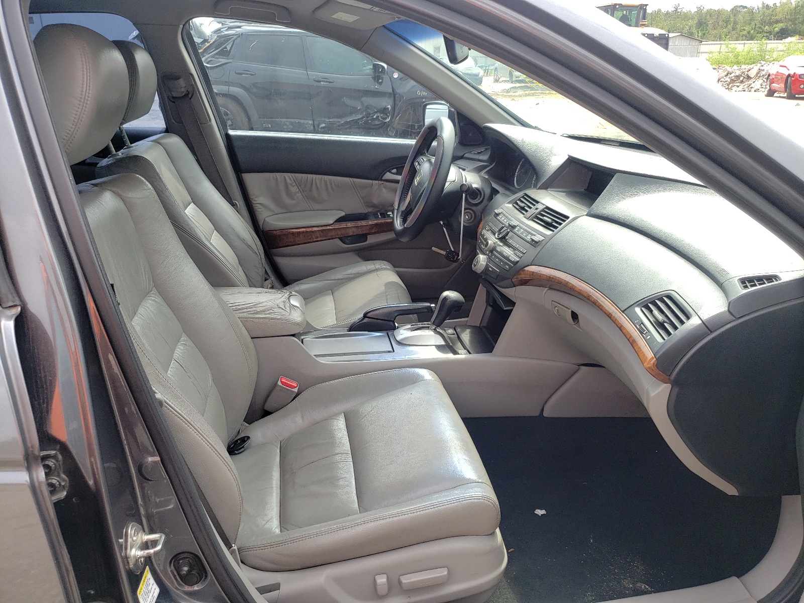 Photo 5 from auction – 2012 HONDA ACCORD EXL with VIN 1HGCP3F88CA005230