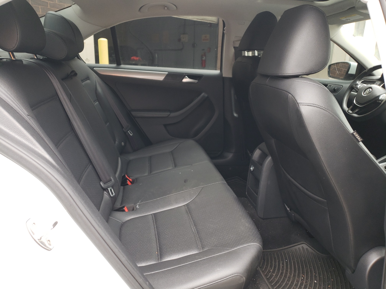 Photo 6 from auction – 2017 VOLKSWAGEN JETTA SE with VIN 3VWDB7AJ5HM200678