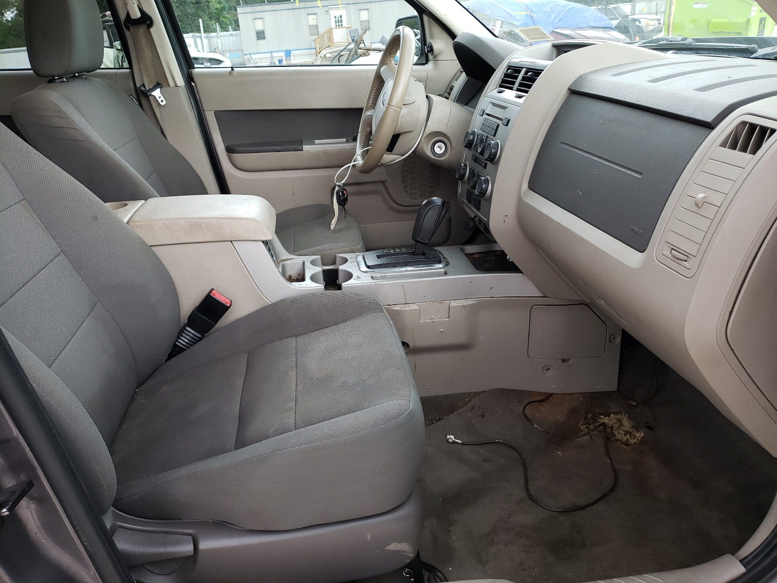 Photo 5 from auction – 2010 FORD ESCAPE XLT with VIN 1FMCU9DG4AKA72950