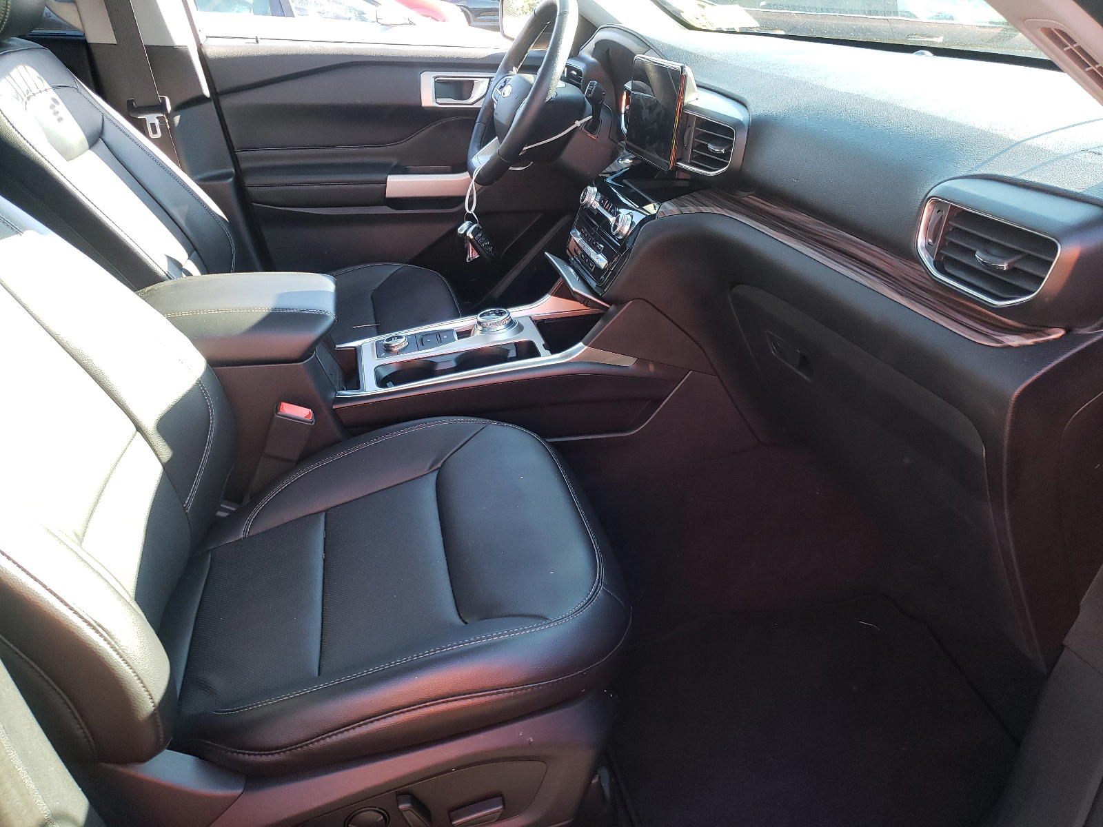 Photo 5 from auction – 2021 FORD EXPLORER L with VIN 1FMSK8FH7MGB45592
