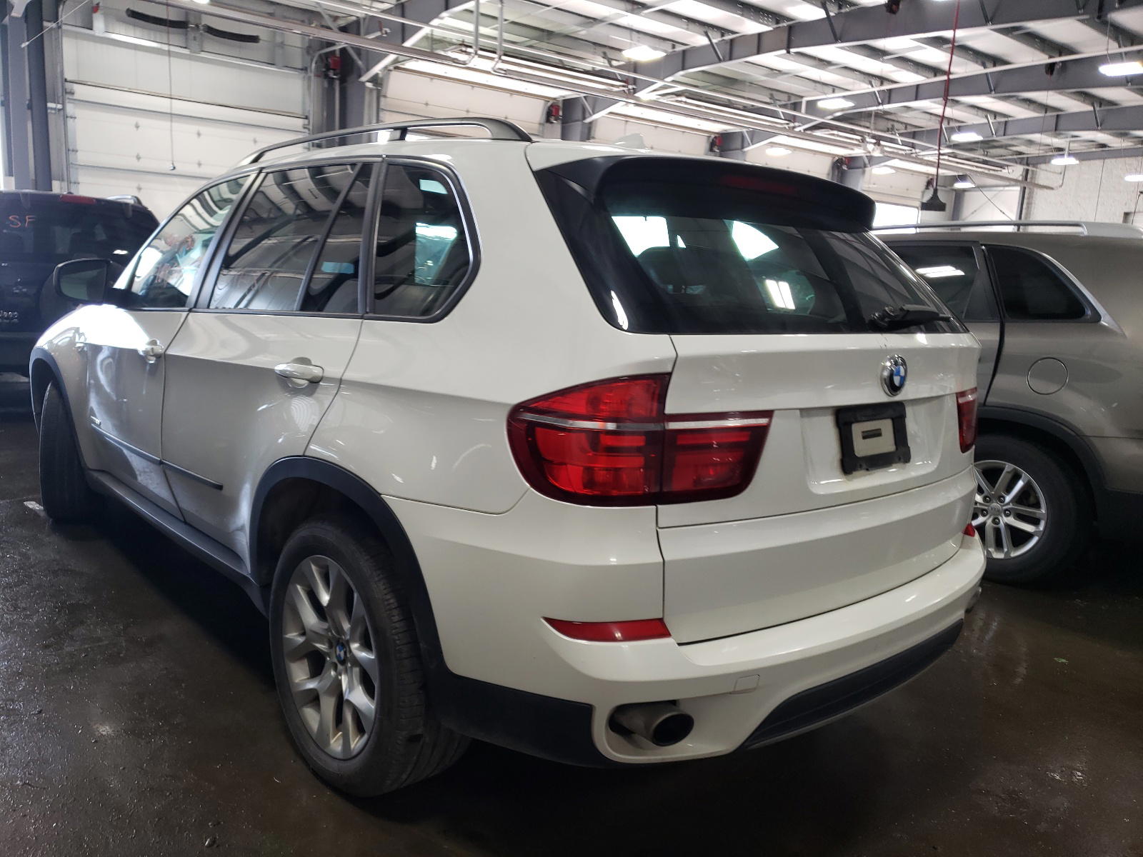 Photo 3 from auction – 2011 BMW X5 XDRIVE3 with VIN 5UXZV4C59BL742811