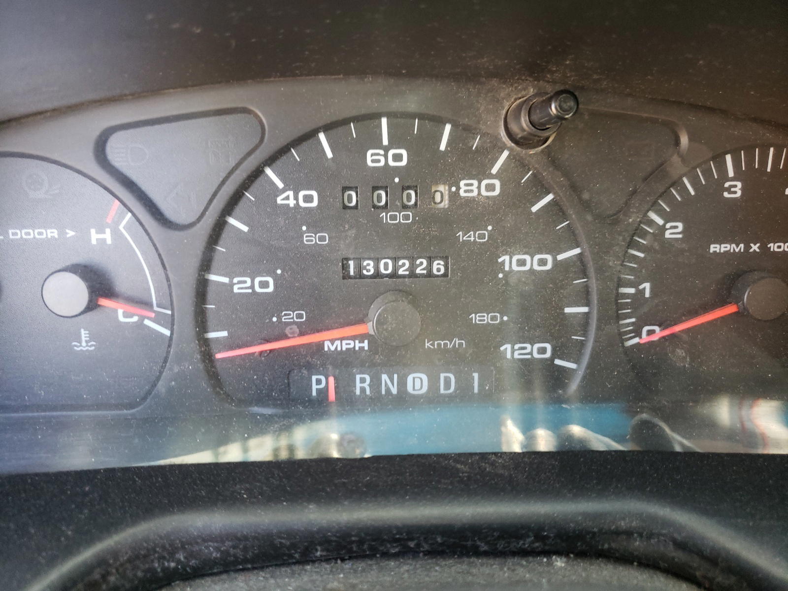 Photo 8 from auction – 2001 FORD TAURUS SE with VIN 1FAFP53U81A200515