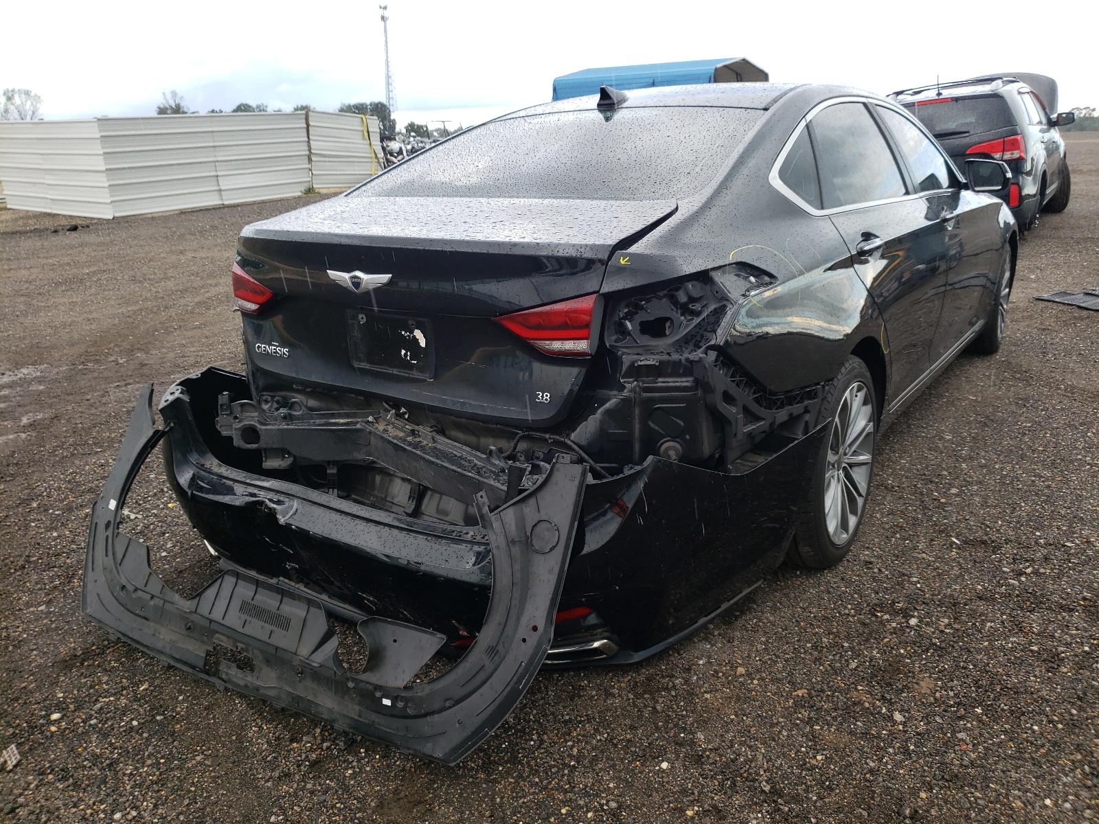 Photo 4 from auction – 2015 HYUNDAI GENESIS 3. with VIN KMHGN4JEXFU083564