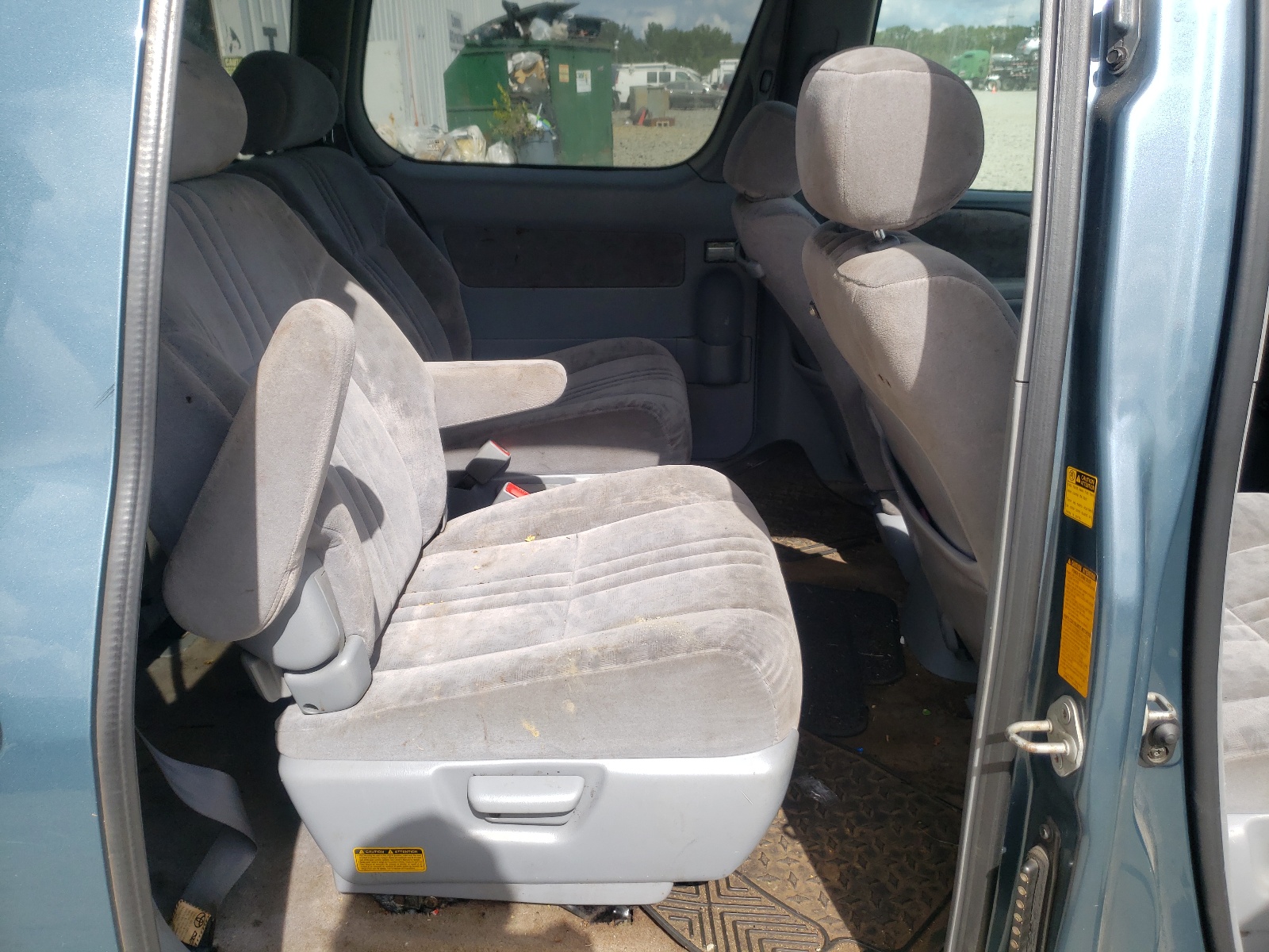 Photo 6 from auction – 2002 TOYOTA SIENNA LE with VIN 4T3ZF13C12U486625
