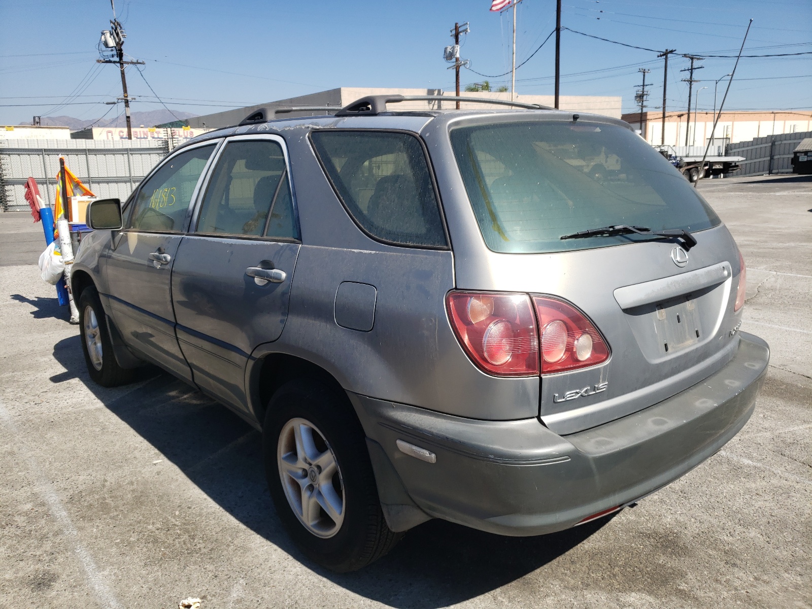 Photo 3 from auction – 2000 LEXUS RX 300 with VIN JT6GF10U5Y0067184