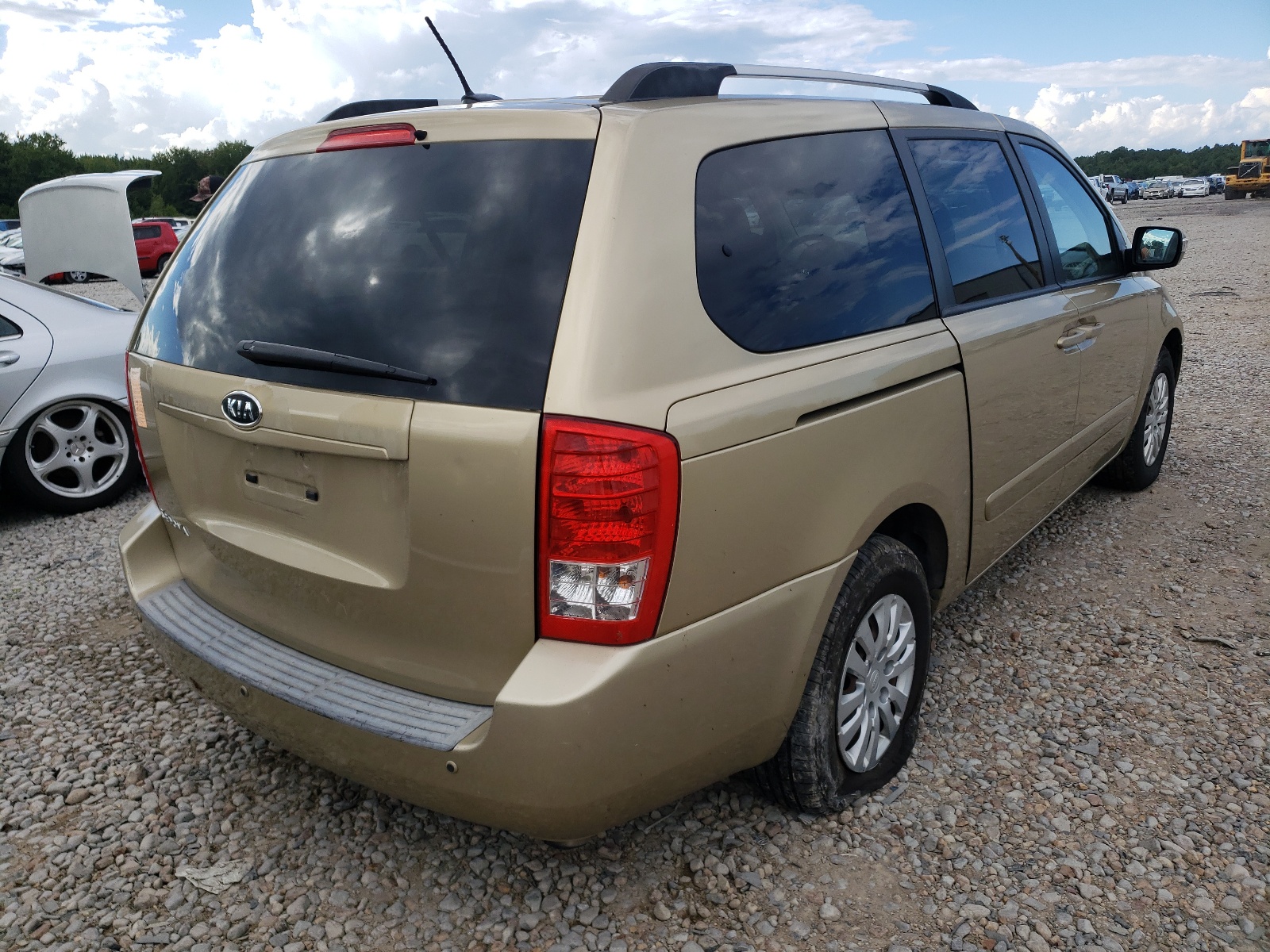 Photo 4 from auction – 2011 KIA SEDONA LX with VIN KNDMG4C71B6379250