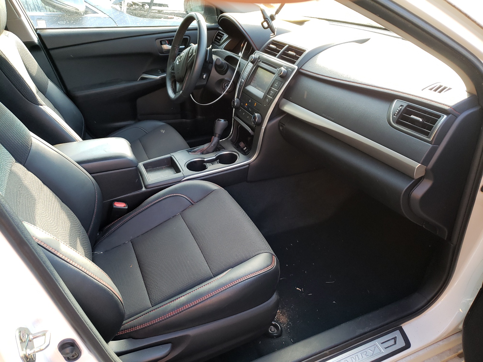 Photo 5 from auction – 2017 TOYOTA CAMRY LE with VIN 4T1BF1FK4HU396956