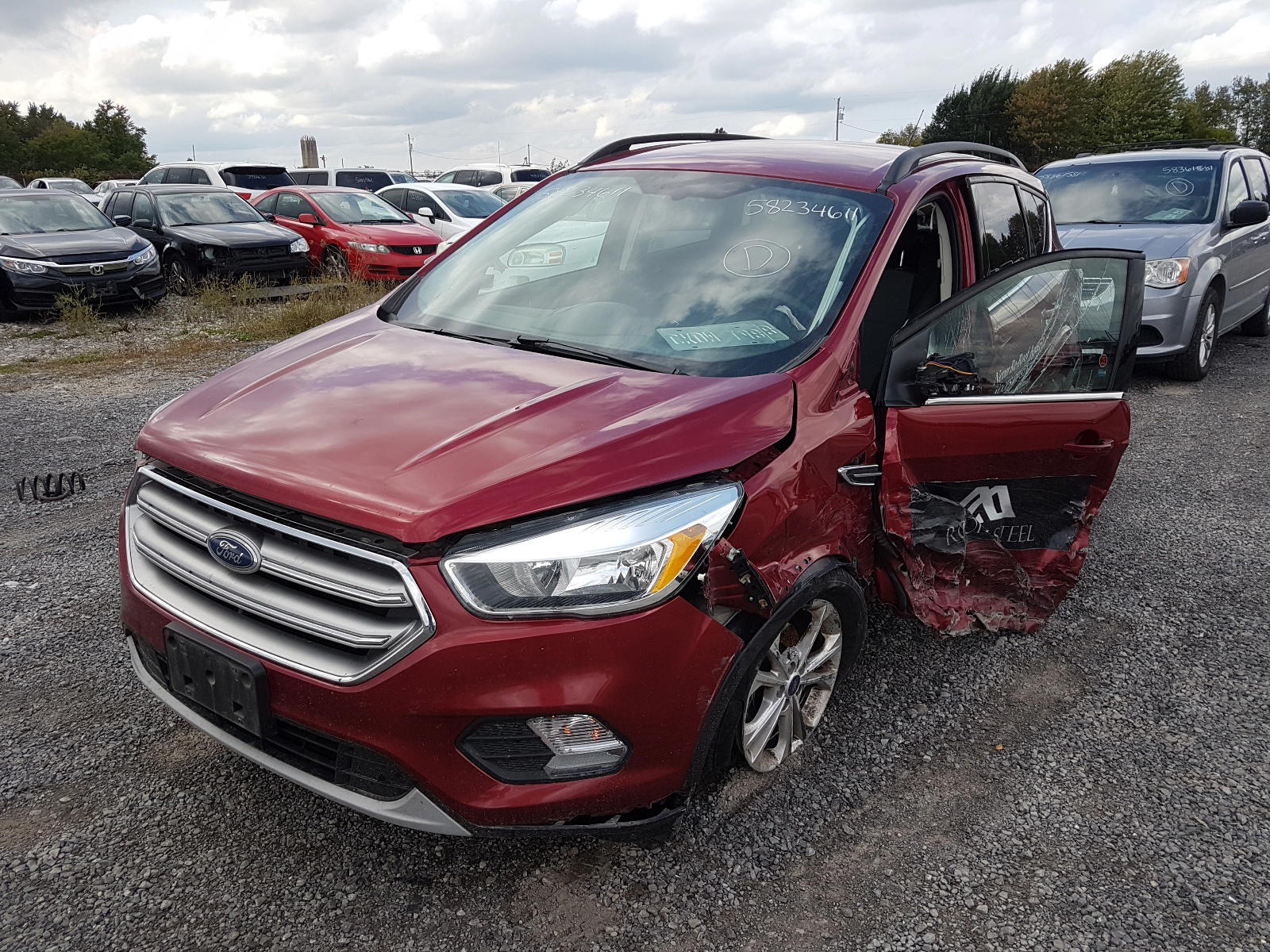 Photo 2 from auction – 2017 FORD ESCAPE SE with VIN 1FMCU0GD5HUD69172