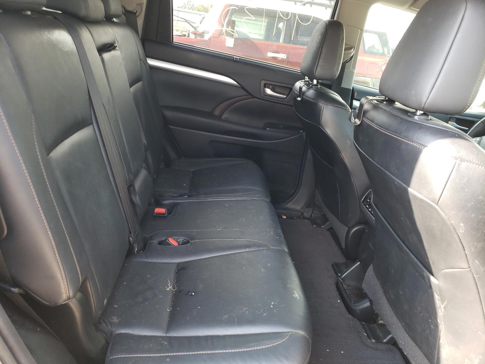 Photo 6 from auction – 2015 TOYOTA HIGHLANDER with VIN 5TDKKRFH0FS091412