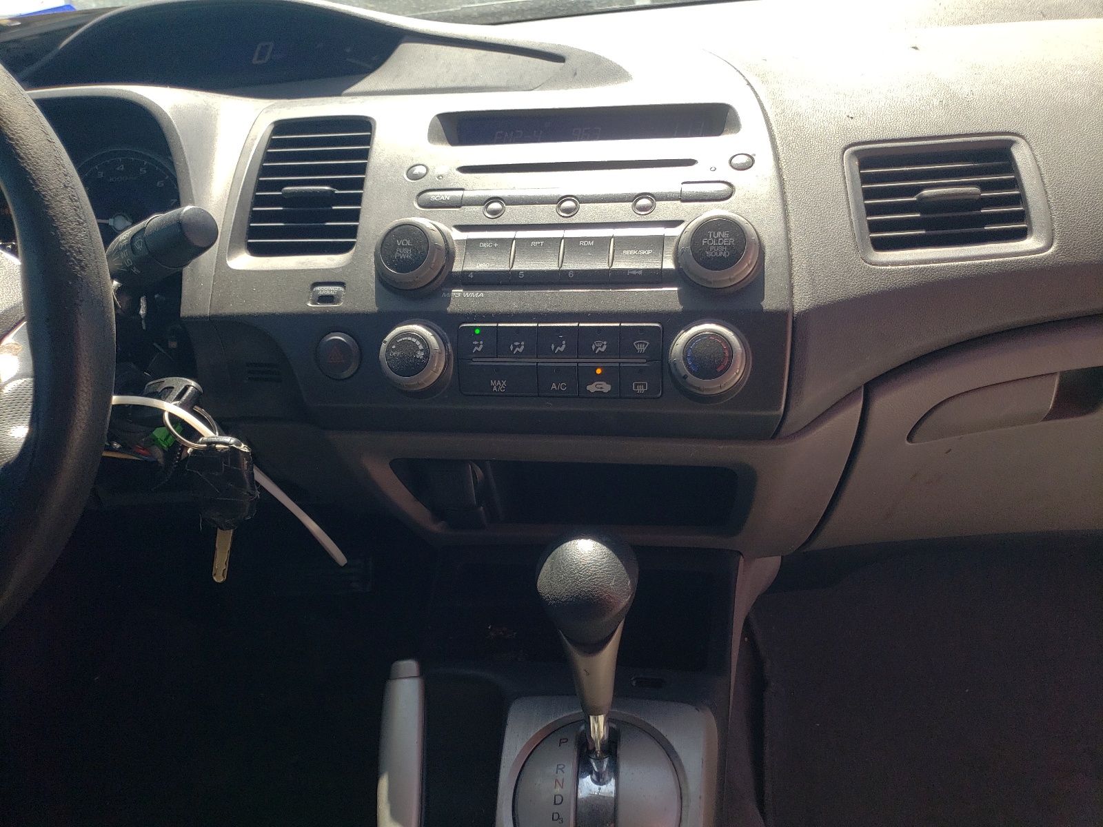 Photo 9 from auction – 2007 HONDA CIVIC LX with VIN 1HGFA16587L127007