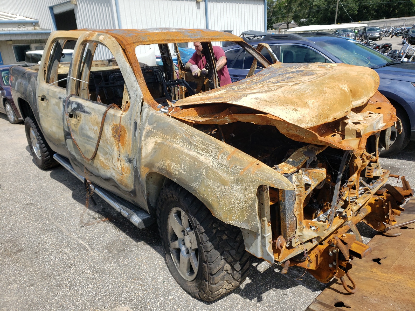 Photo 9 from auction – 2011 GMC SIERRA K15 with VIN 3GTP2VE33BG180419