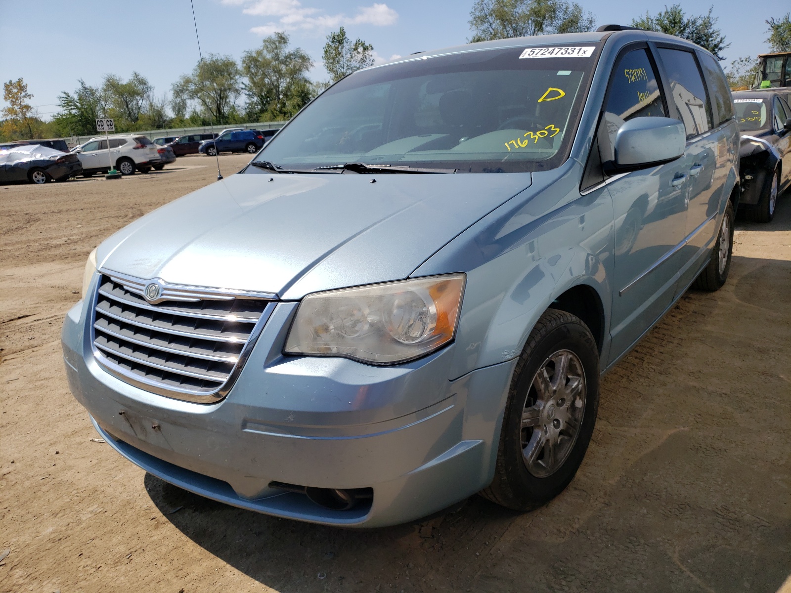 Photo 2 from auction – 2010 CHRYSLER TOWN & COU with VIN 2A4RR5D19AR176303