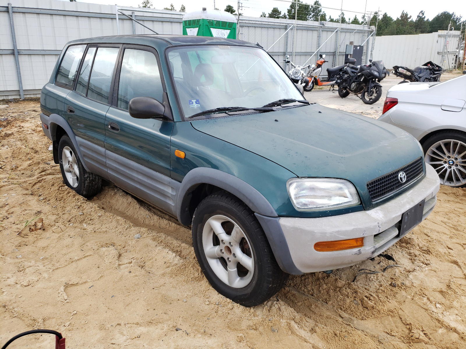 TOYOTA RAV4 1997 with VIN JT3GP10VXV7021629 - Photo from auction