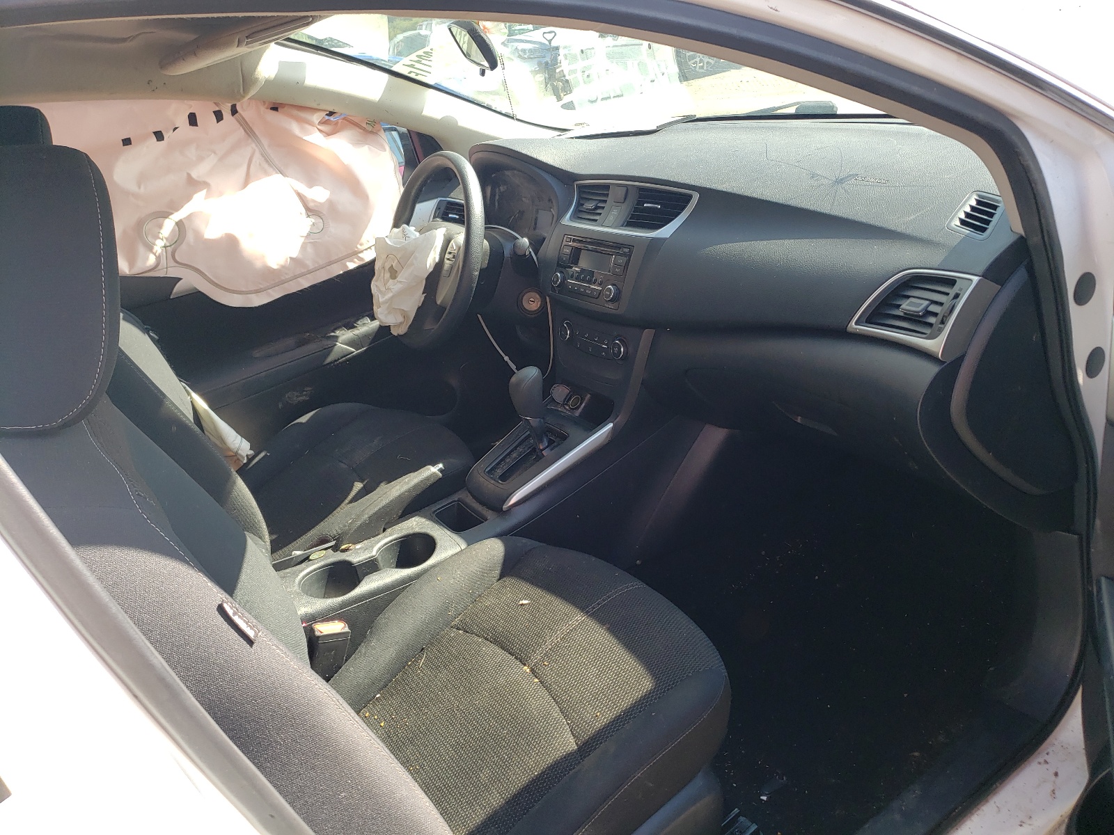 Photo 5 from auction – 2017 NISSAN SENTRA S with VIN 3N1AB7AP3HY263896
