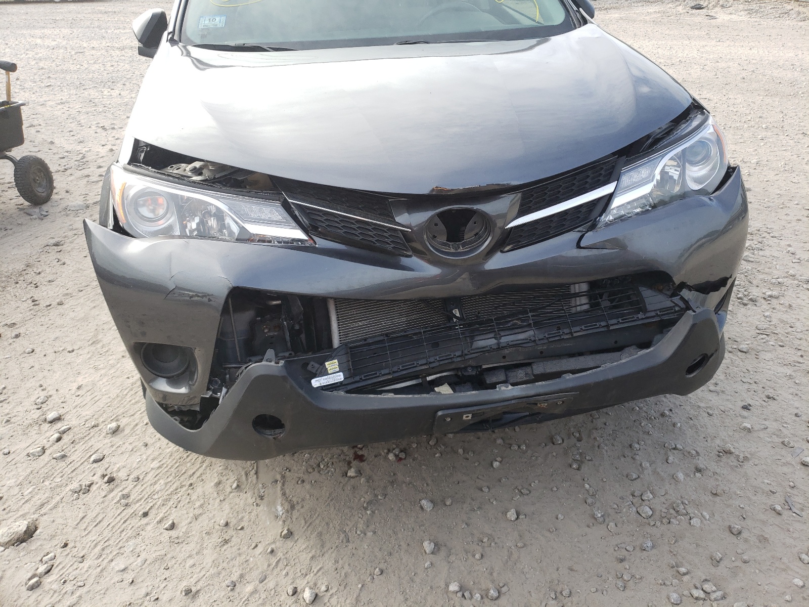 Photo 9 from auction – 2015 TOYOTA RAV4 LE with VIN JTMBFREV1FJ049095