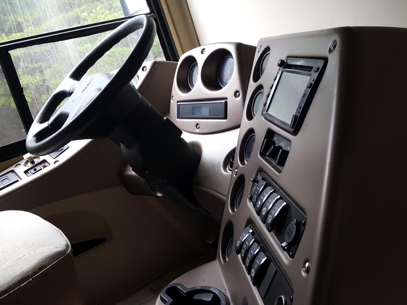 Photo 9 from auction – 2013 FREIGHTLINER CHASSIS XC with VIN 4UZAB2DT8DCBZ0275