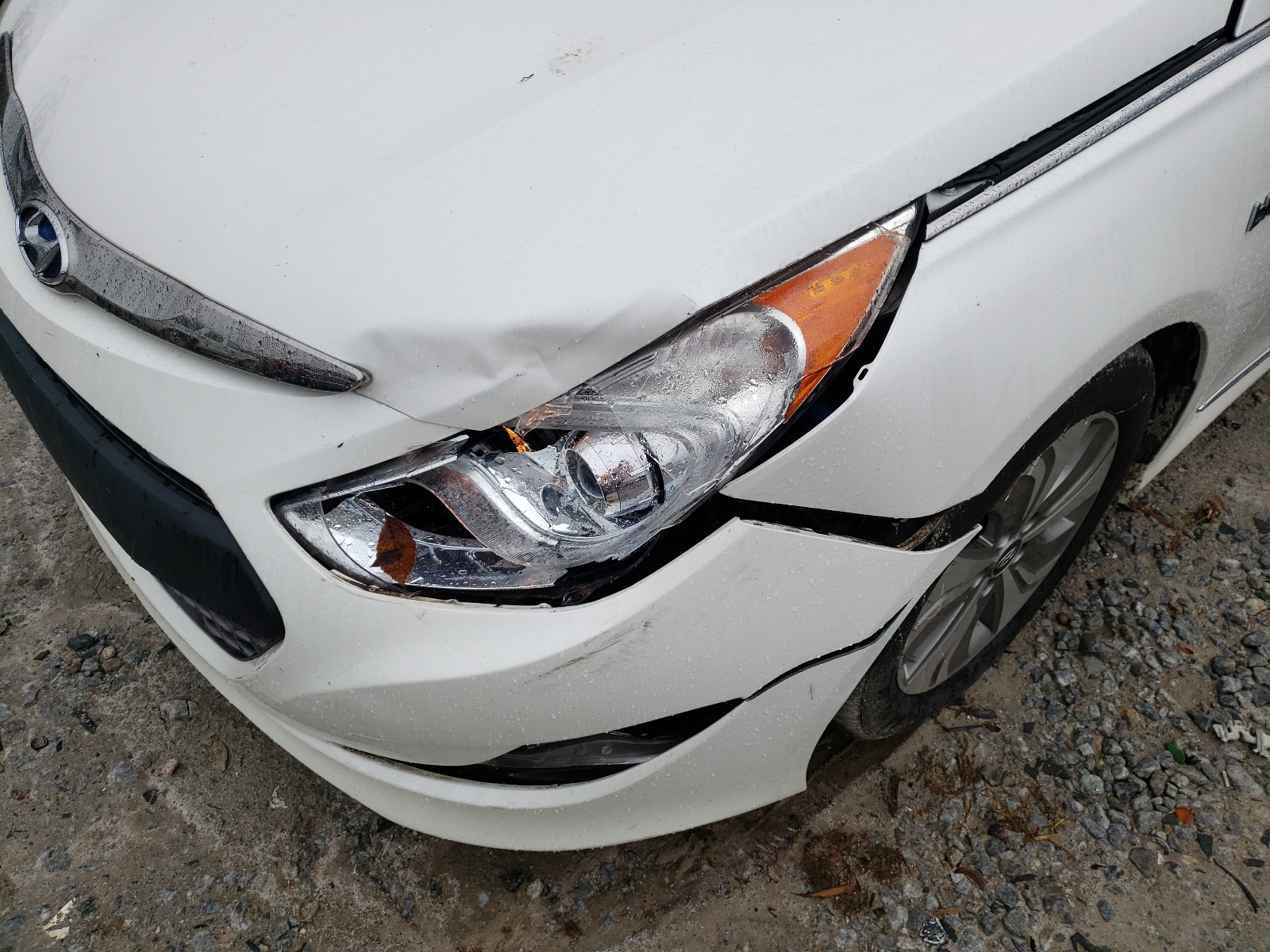Photo 9 from auction – 2013 HYUNDAI SONATA HYB with VIN KMHEC4A47DA098204
