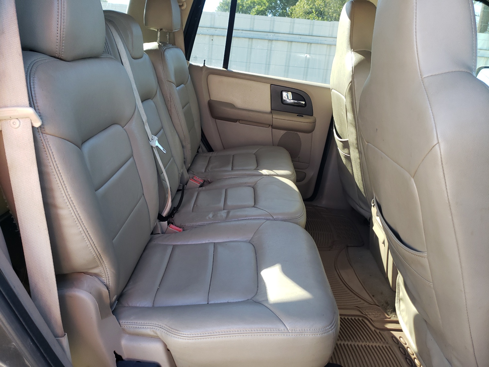 Фото 6 с аукциона – 2005 FORD EXPEDITION с VIN 1FMPU15585LA53673