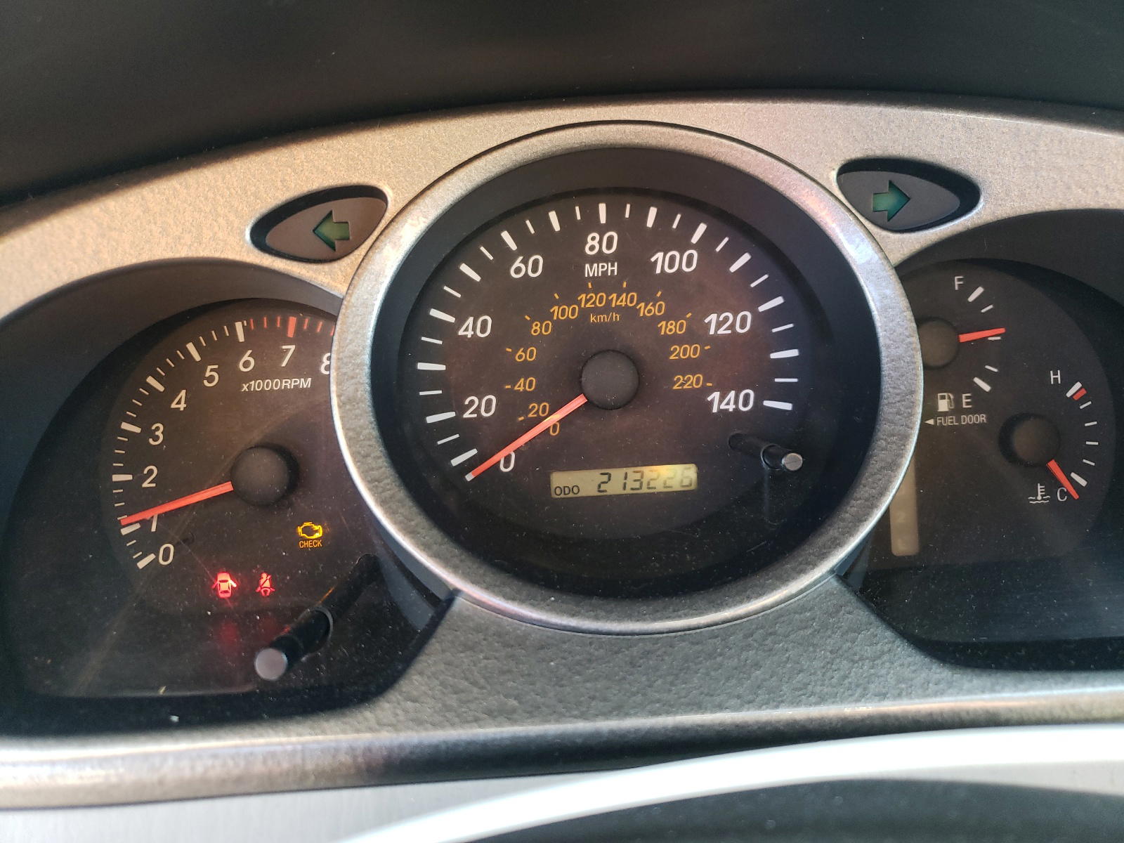 Photo 8 from auction – 2002 TOYOTA HIGHLANDER with VIN JTEHF21A020047466