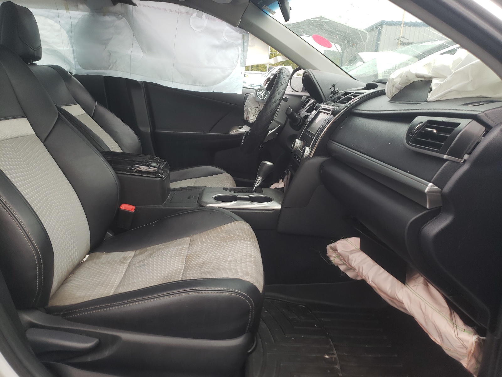 Photo 5 from auction – 2014 TOYOTA CAMRY L with VIN 4T1BF1FK6EU331392