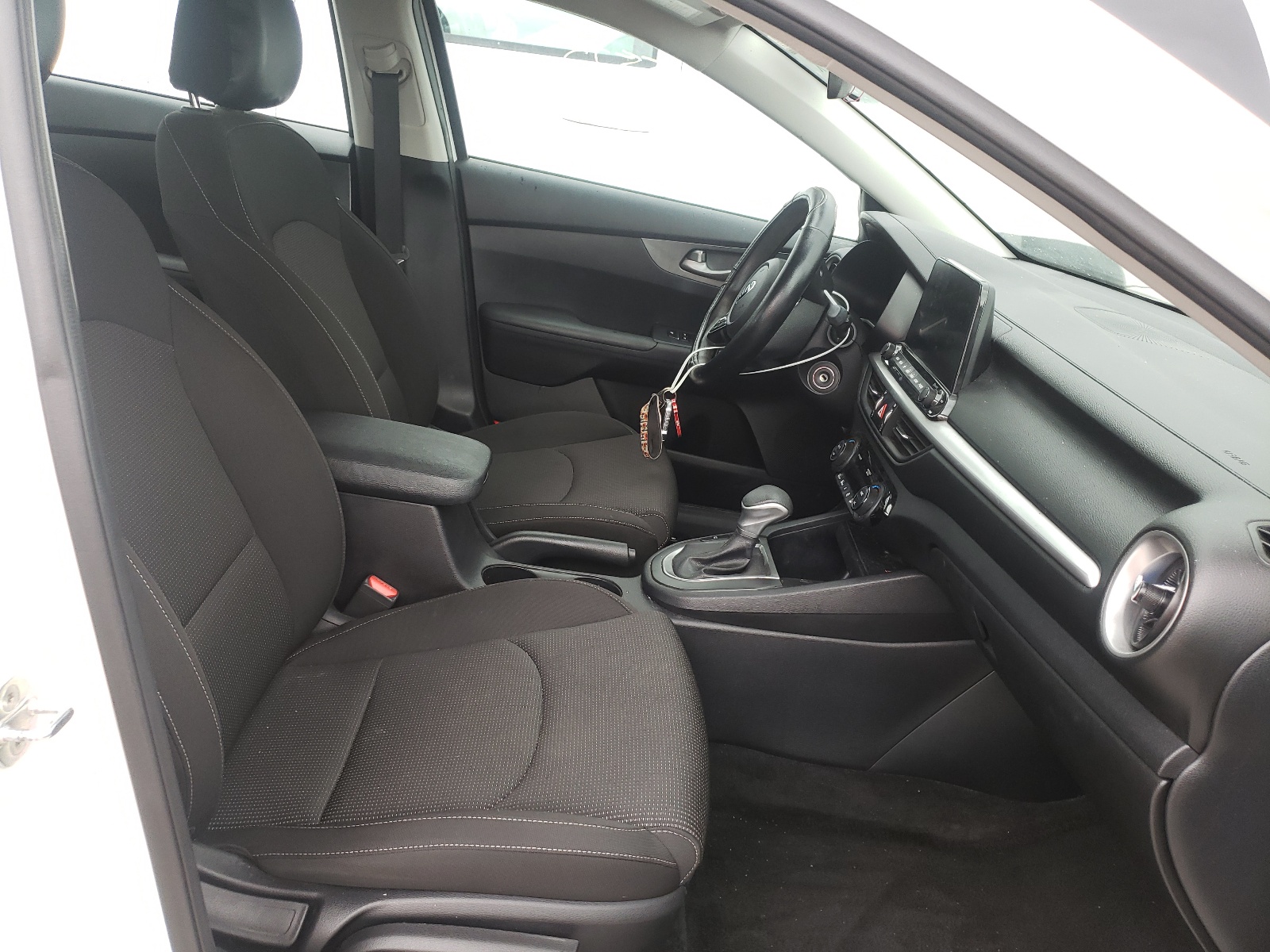 Photo 5 from auction – 2019 KIA FORTE FE with VIN 3KPF24ADXKE091043